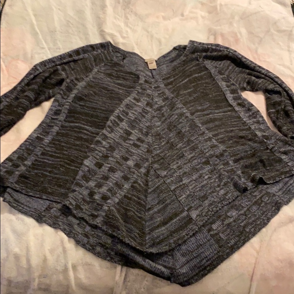 Light weight sweater from avenue